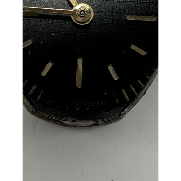Vintage Timex 1982 Manual Wind Ladies Broken Clasp 18MM 7\